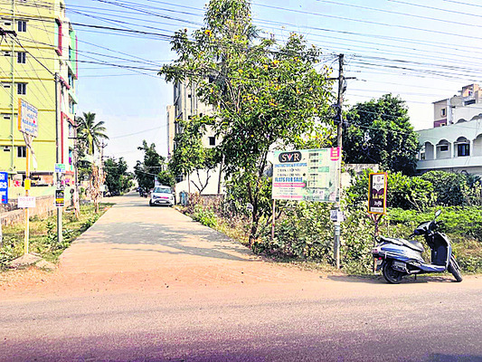 మనవాడైతే చాలు..5