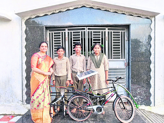 అబ్బురపరిచిన.. వైజ్ఞానిక ప్రదర్శన 1