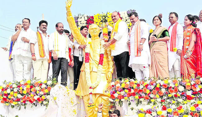 మనవాడైతే చాలు..4