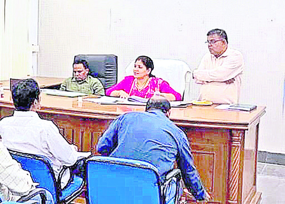 మనవాడైతే చాలు..2