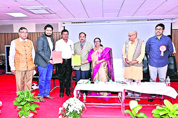 పంచాయతీ అభివృద్ధి కోసం పనిచేస్తాం 1