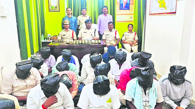 ప్రశాంతంగా ఉన్న గుంతకల్లు నియోజకవర్గం నేడు పేకాటకు కేరా1