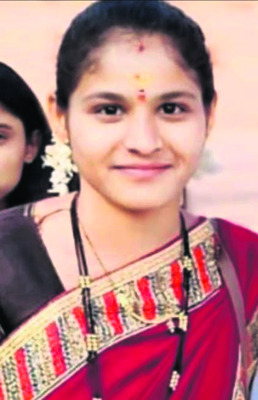 పని ఒత్తిడితో బ్యాంకు ఉద్యోగి ఆత్మహత్య1