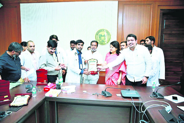 జిల్లా వైద్య బృందానికి ప్రశంసలు 1