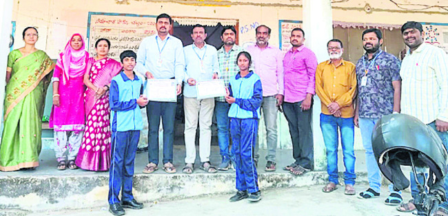 క్షీరాభిషేకం, పుష్పాలంకరణ 
1