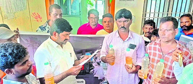 పెట్రోల్‌, డీజిల్‌ కల్తీపై ప్రజల ఆగ్రహం 1