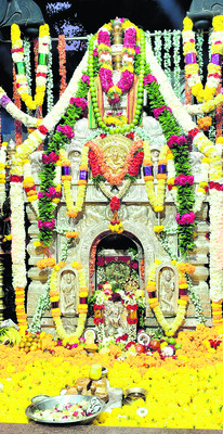 ఉరుకుందకు పోటెత్తిన భక్తులు1