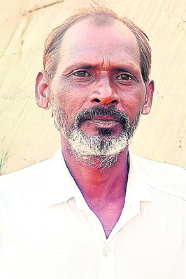 రోజూ చేపలు    పట్టుకునే వాళ్లం 
1