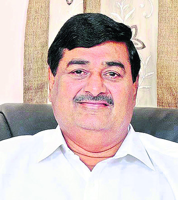 మనవాడైతే చాలు..6