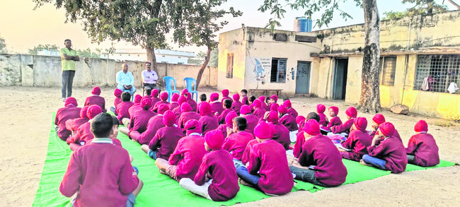 వణుకుతున్న విద్యార్థి2