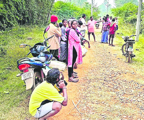 గుర్రపు డెక్క తొలగిస్తూ కార్మికుడి గల్లంతు 1