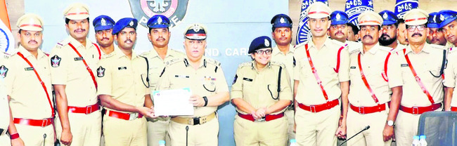 సబ్సిడీ విత్తన  వేరుశనగలో రాళ్లు 1