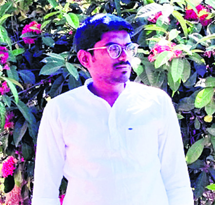 పట్టుబట్టారు.. కొలువు కొట్టారు !1