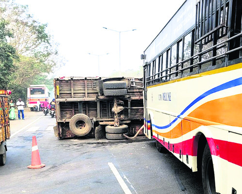 భక్తుల రద్దీపై అమావాస్య ఎఫెక్ట్‌ 
2