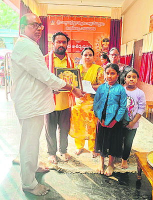 దుర్గమ్మ సన్నిధిలో దేవదాయ శాఖ మంత్రి 1