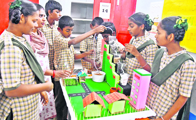 వైజ్ఞానిక ప్రదర్శనలతో మేధోసంపత్తి3