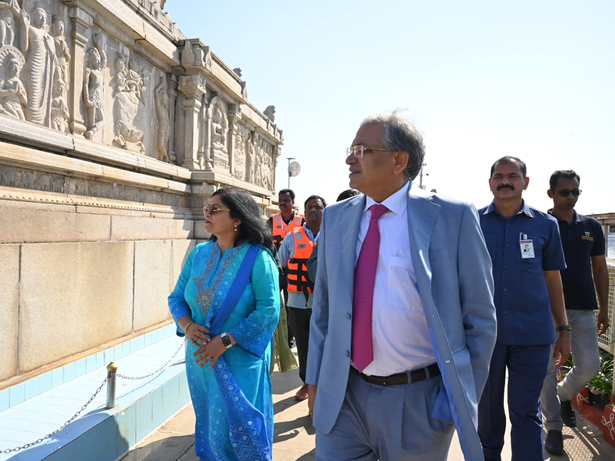Chief Election Commissioner Gyanesh Kumar during his visit to the historic Golconda Fort on Saturday9