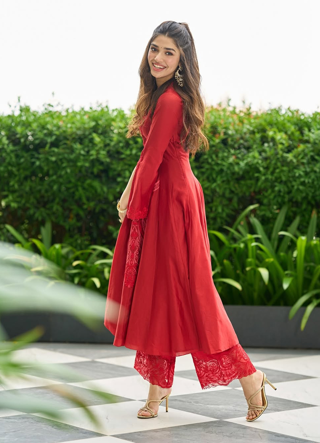 Krithi Shetty in a colorful saree The beauty shared photos for her fans.11