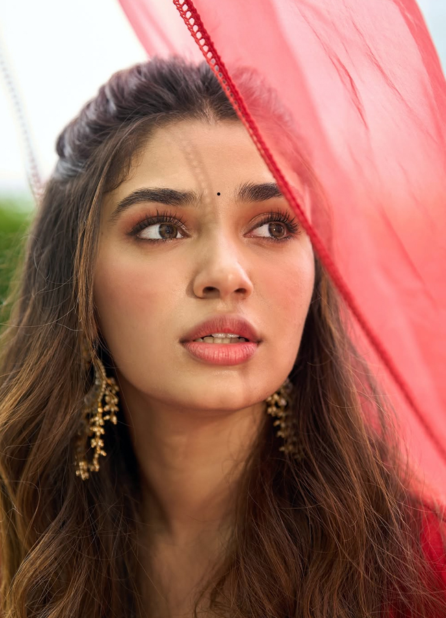 Krithi Shetty in a colorful saree The beauty shared photos for her fans.14