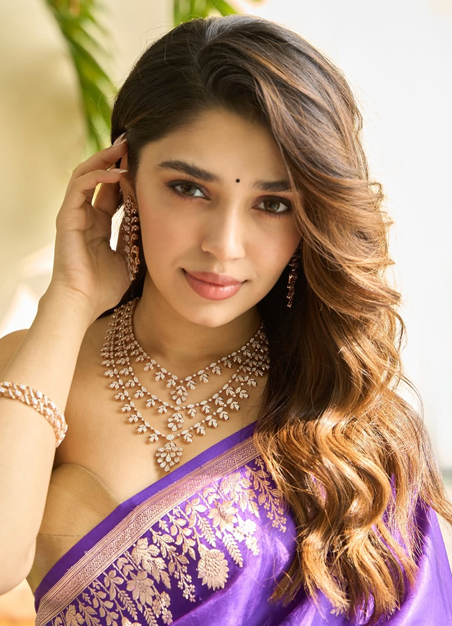 Krithi Shetty in a colorful saree The beauty shared photos for her fans.4