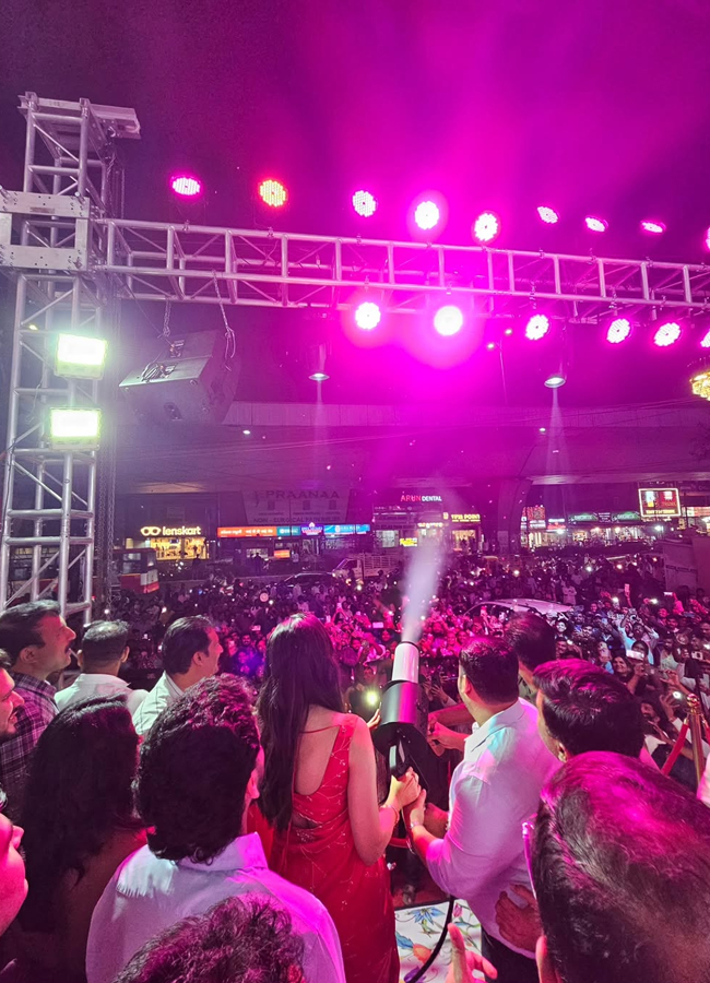 'KGF' beauty Srinidhi Shetty looks like a red rose (Photos)11