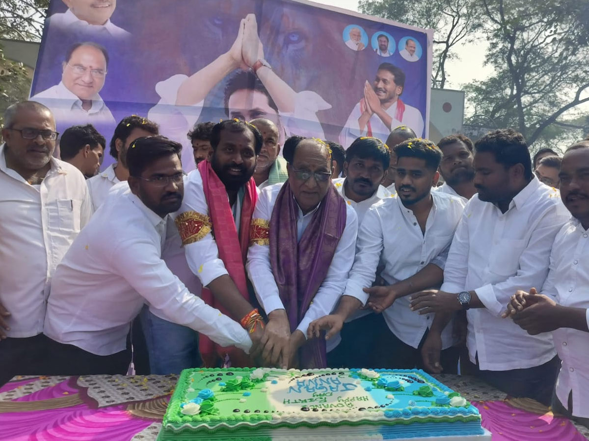 YSRCP Leaders Celebrate Ys jagan Birthday Celebrations Photos 7