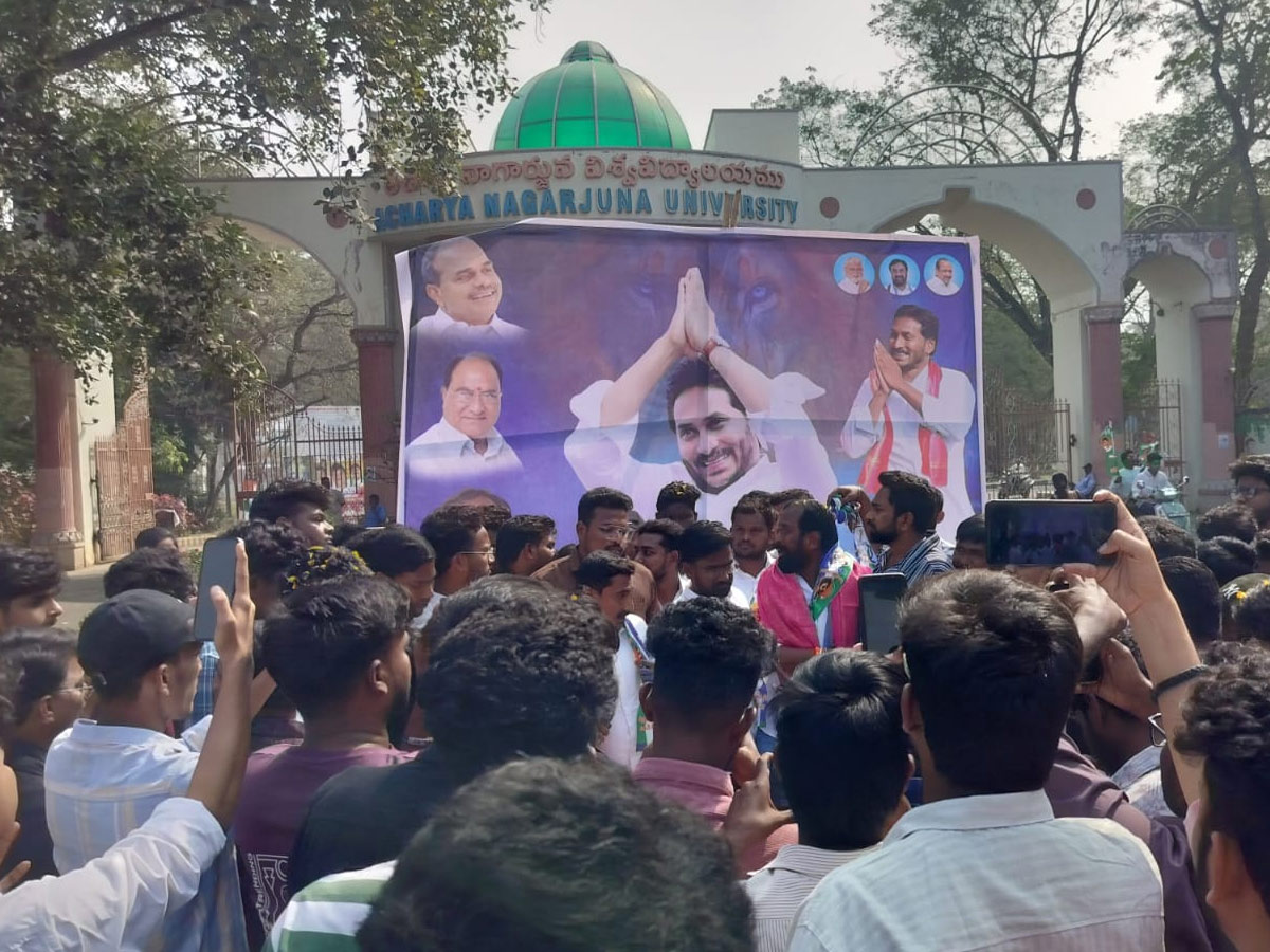 YSRCP Leaders Celebrate Ys jagan Birthday Celebrations Photos 8
