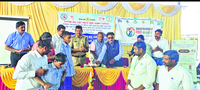 అంధ విద్యార్థులకు చట్టాలపై అవగాహన1