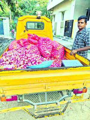రైతుకు నష్టం.. దళారులకు లాభం 1