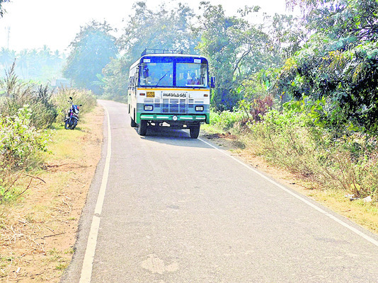 రోడ్ల నిర్మాణంపై.. మక్కువ చూపేదెన్నడు? 1