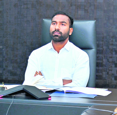 రోడ్డు భద్రత నిబంధనలు పాటించాలి1