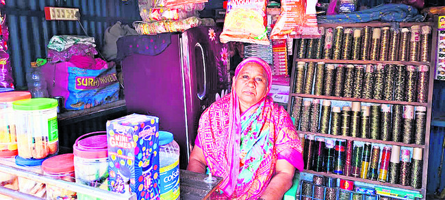 కష్టాలను అధిగమించి.. 1