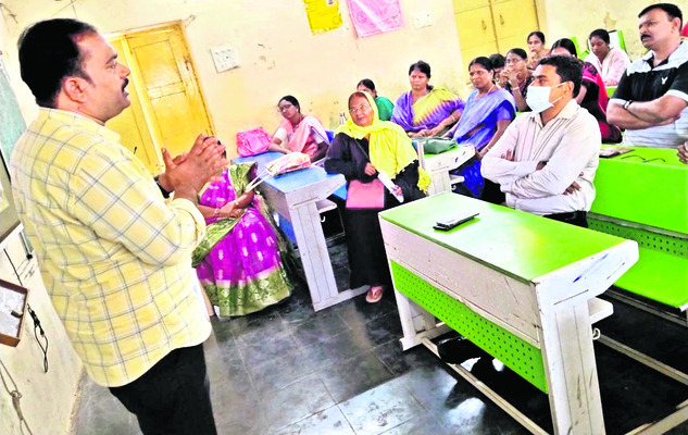 రిమ్స్‌ మార్చురీలో  వ్యక్తి మృతదేహం3