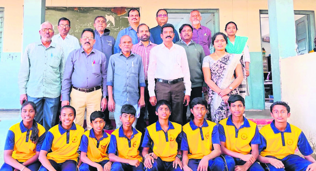 యువత రాజకీయాల్లోకి రావాలి 1