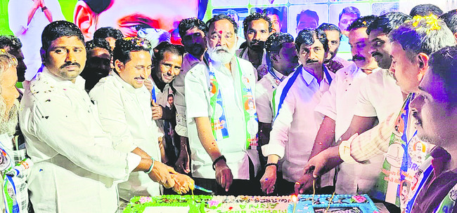 ప్రజల మనసుల్లో జగన్‌కు సుస్థిర స్థానం1