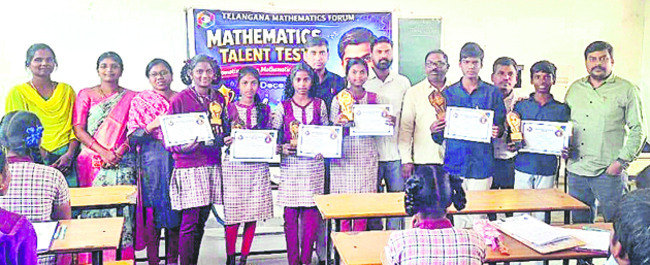 విద్యాధరికి లక్ష పుష్పార్చన1