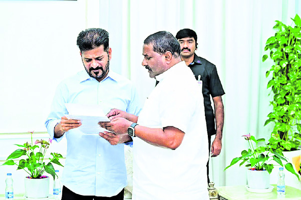 నర్సంపేట మున్సిపాలిటీకి రూ.30 కోట్లు మంజూరు2