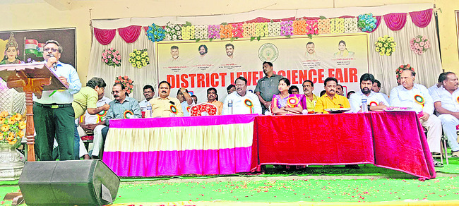 సాంకేతికతకు అధిక ప్రాధాన్యం1