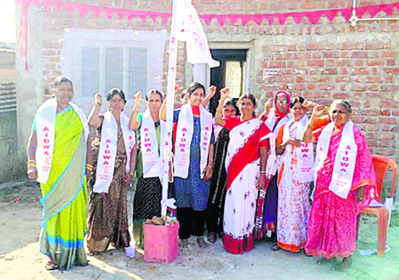 కేటీఆర్‌ వ్యాఖ్యలు   వెనక్కి తీసుకోవాలి
1