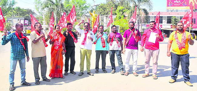 కేటీఆర్‌ వ్యాఖ్యలు   వెనక్కి తీసుకోవాలి
2