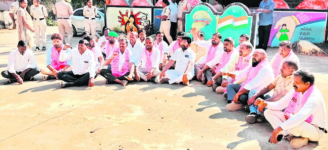 స్టేషన్‌ఘన్‌పూర్‌లో ఫ్లెక్సీల కలకలం 1