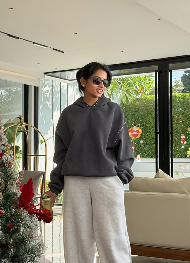 Telugu serial actress Navya Swamy on a trip to Bangkok photos14