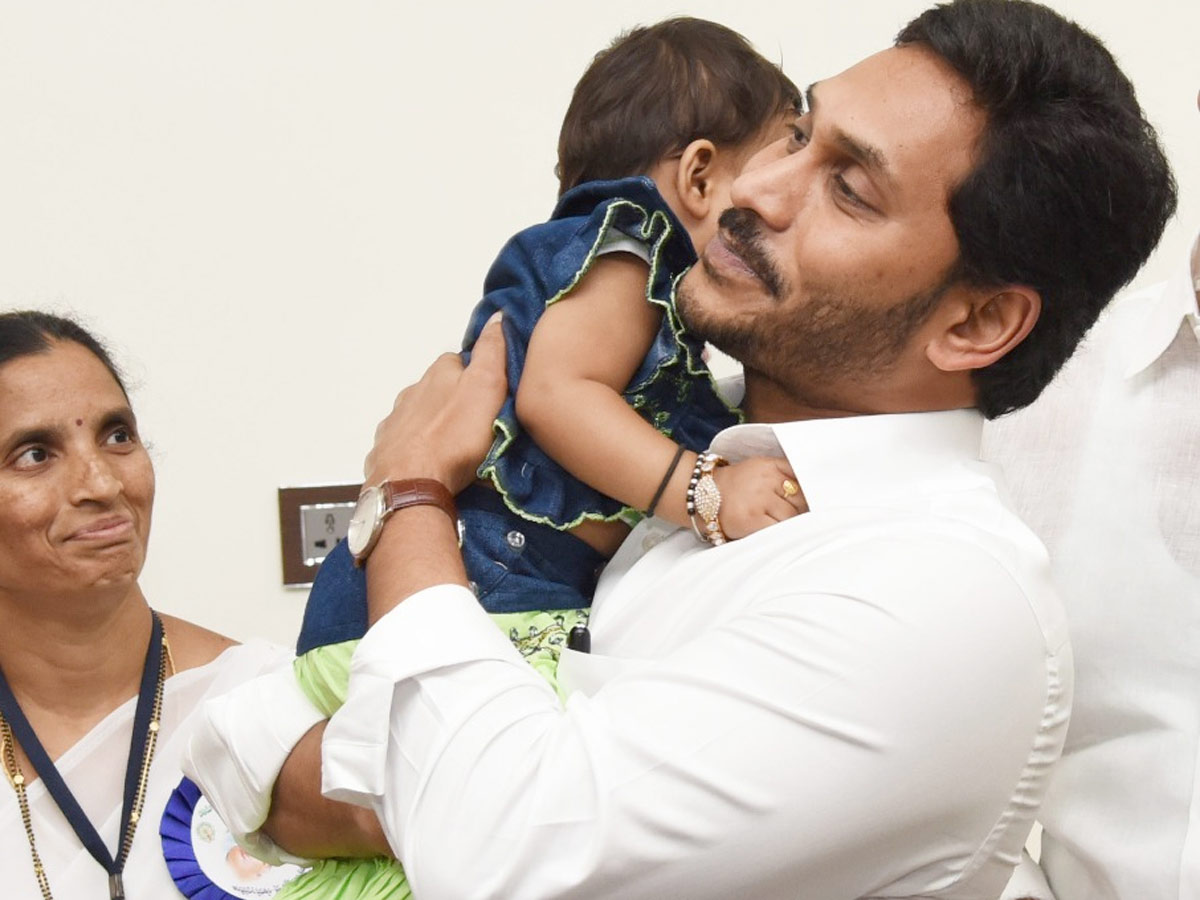 YS Jagan Mohan Reddy Cute Moments With Kids Photos20