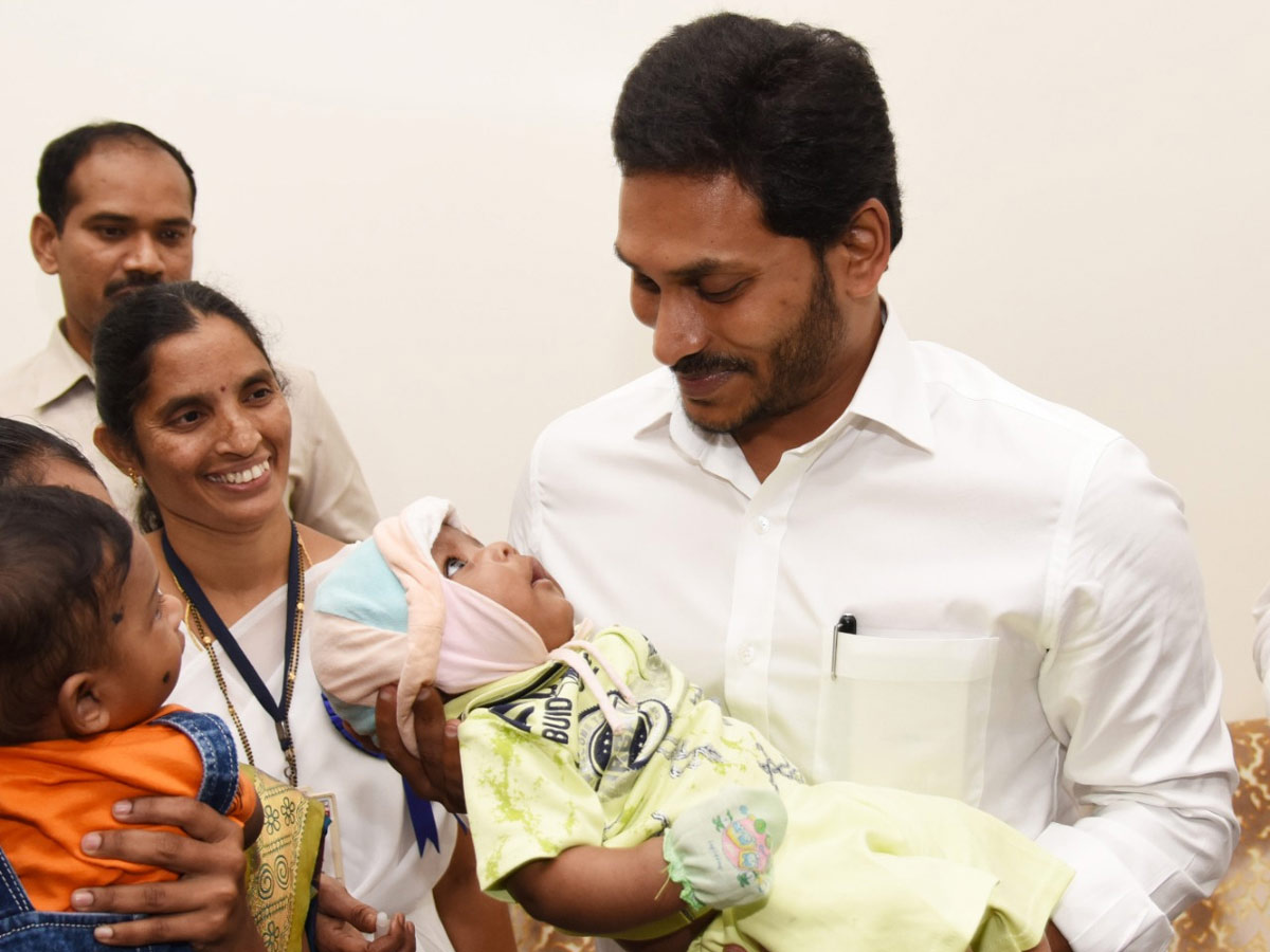YS Jagan Mohan Reddy Cute Moments With Kids Photos21