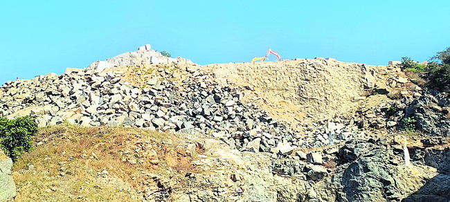 అనుమతి కొంత.. తవ్వకాలు ‘కొండ’ంతా1