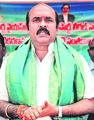 కూటమి నిర్ణయాన్ని వెనక్కి తీసుకోవాలి 
2