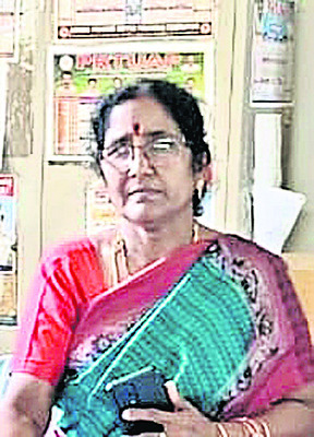 గాయపడిన హెచ్‌ఎం ఝాన్సీ చికిత్స పొందుతూ మృతి 1