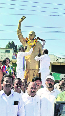 జన నీరాజనం.. జగన్మోహనం3