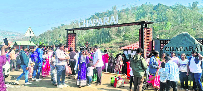 పోటెత్తిన పర్యాటక లోకం1