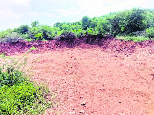 ఆనం ఇలాకాలో చిరుద్యోగి గ్రావెల్‌ దందా 1